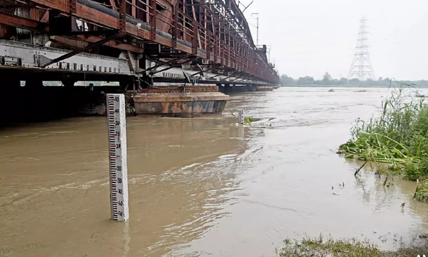 yamuna river, river continues to flow, beyond the danger mark, delhi