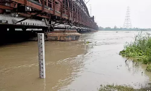yamuna river, river continues to flow, beyond the danger mark, delhi