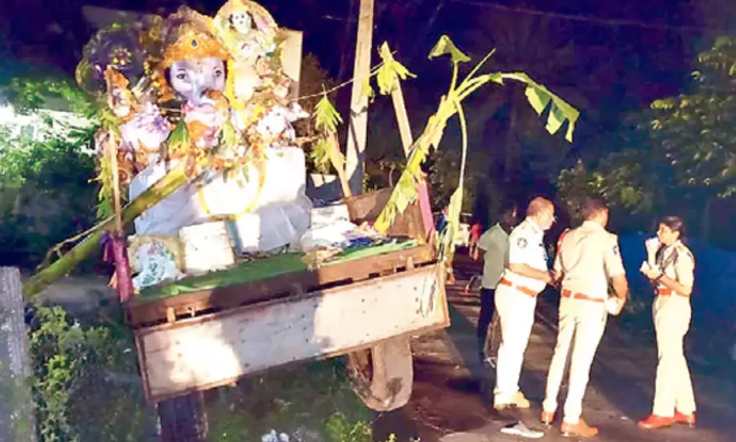 vinayaka immersion,  six people died, west godavari district, andhra pradesh