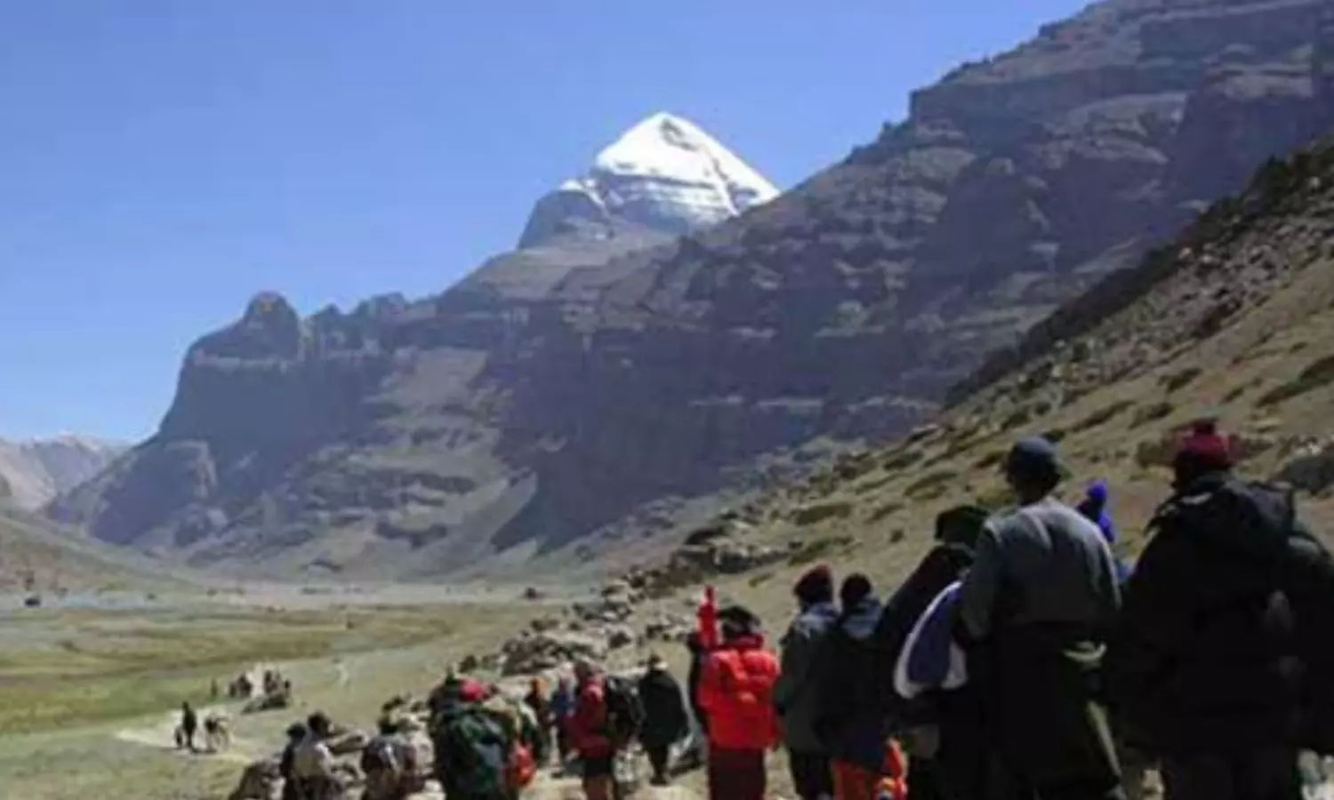 pilgrims from andhra pradesh, stranded in the mountainous region on the nepal border , crossing the chinese border, kailash yatra,