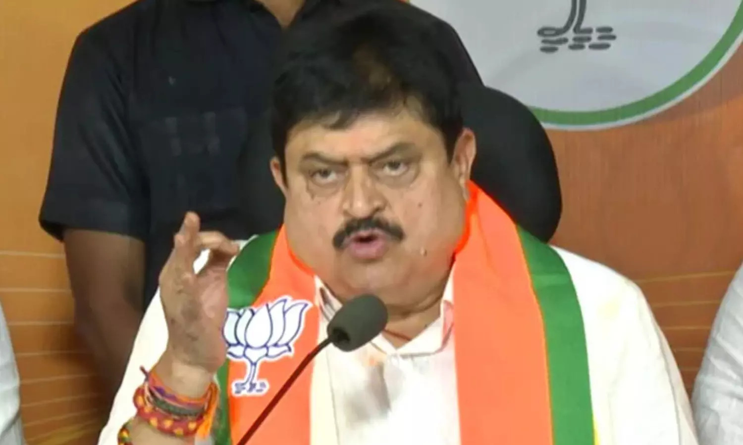 ramchandra rao, bjp,  kalvakuntla kavitha, telangana