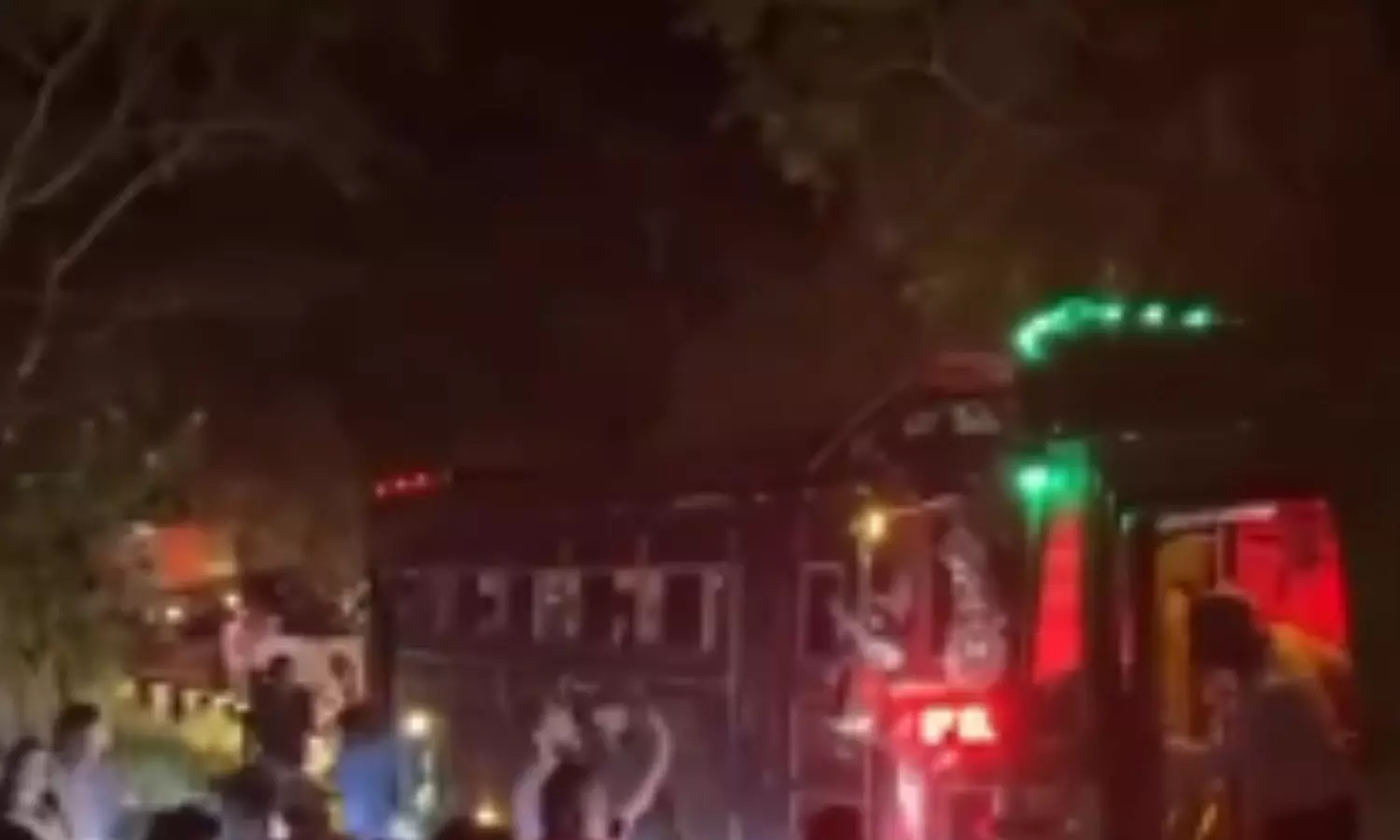 horrific road accident, fifteen people died, minibus fell into a ravine,  sri lanka