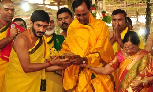 chandi yagam, kcr family,  farmhouse in erravelli, telangana