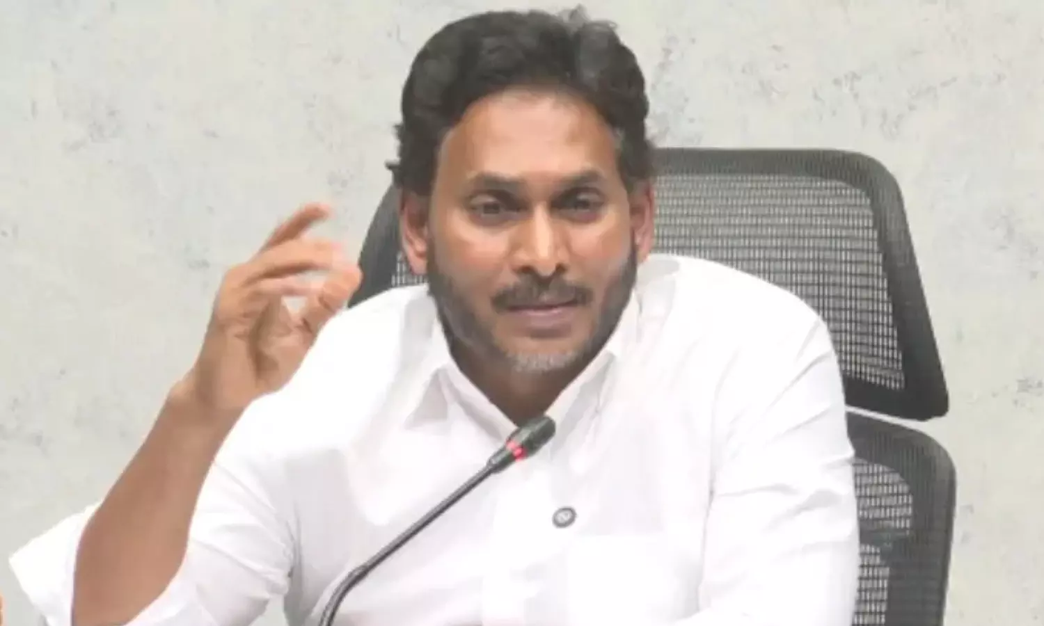 ex chief minister ys jagan will meet with ysrcp student wing leaders today