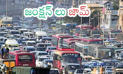 heavy rains in hyderabad, city residents are facing difficulties , traffic problems,  hyderabad