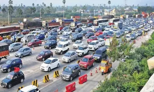 dussehra holidays begin today, people  leave for their hometowns, telangana, andhra pradesh