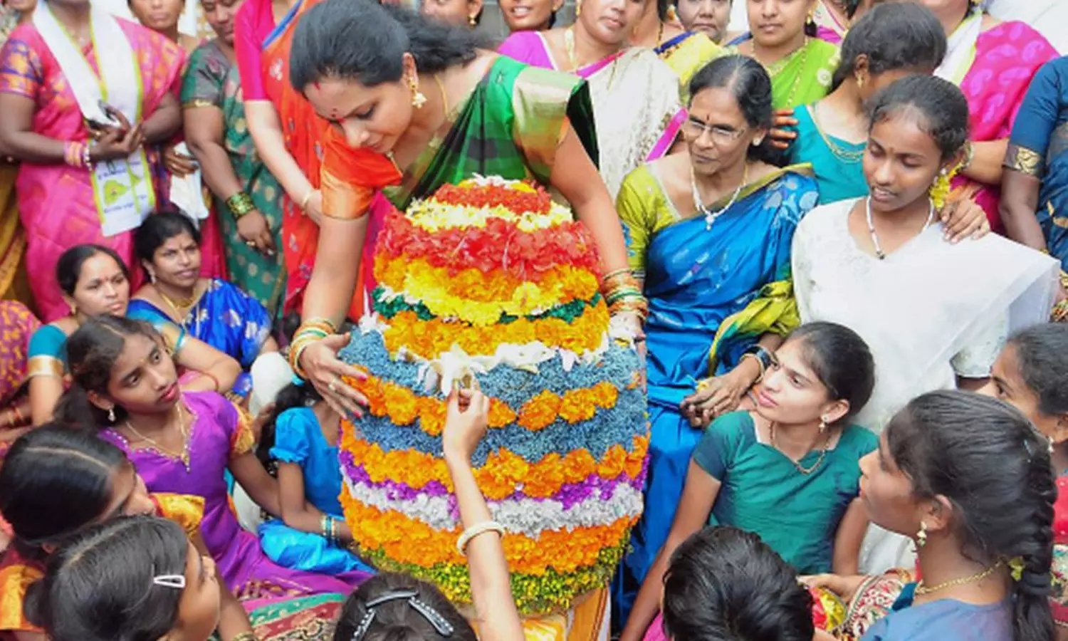 kalvakuntla kavitha,  bathukamma celebrations, abroad, delhi