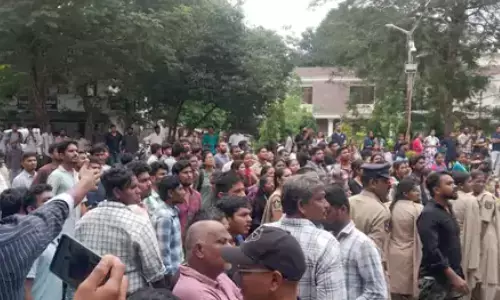 andhra university, students continue protest , visakhapatnam, andhra pradesh