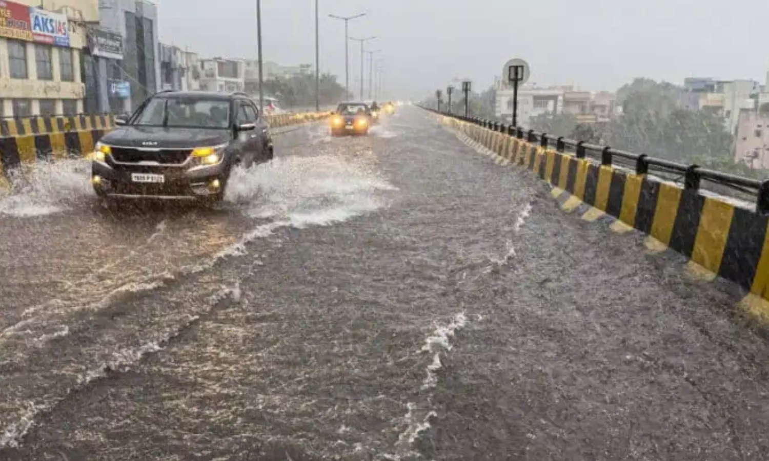 heavy rains lashed hyderabad.