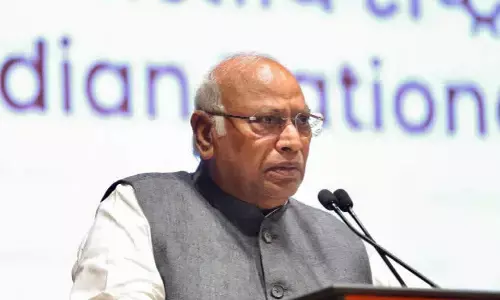 congress party national president mallikarjun kharge admitted to hospital