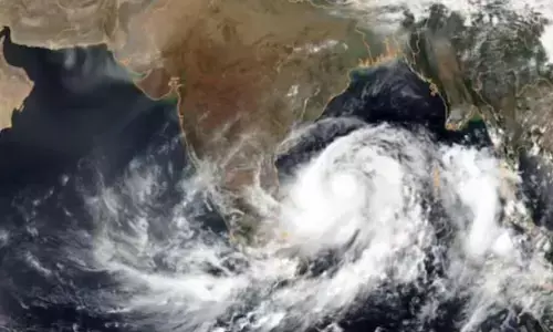 depression formed in the bay of bengal is likely to cross the coast tonight