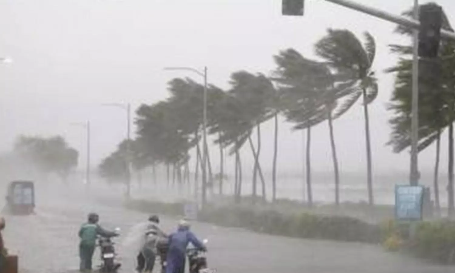 strong winds are blowing in uttarandhra.