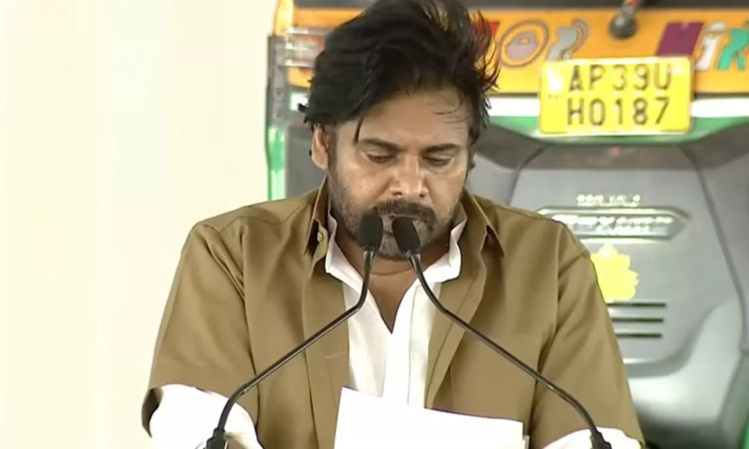 pawan kalyan said that this government is at the  auto drivers sevaalo