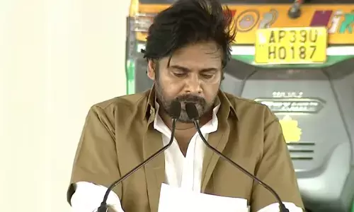 pawan kalyan said that this government is at the  auto drivers sevaalo