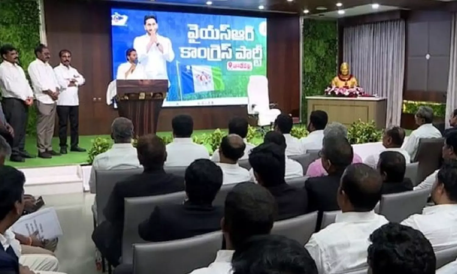 key meeting of the ysr congress party will be held today key meeting of the ysr congress party will be held today