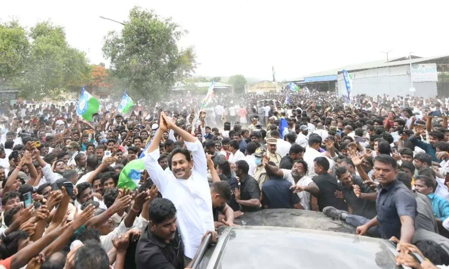 ysrcp chief ys jagan has reached visakhapatnam
