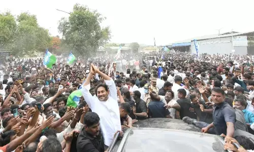 ysrcp chief ys jagan has reached visakhapatnam
