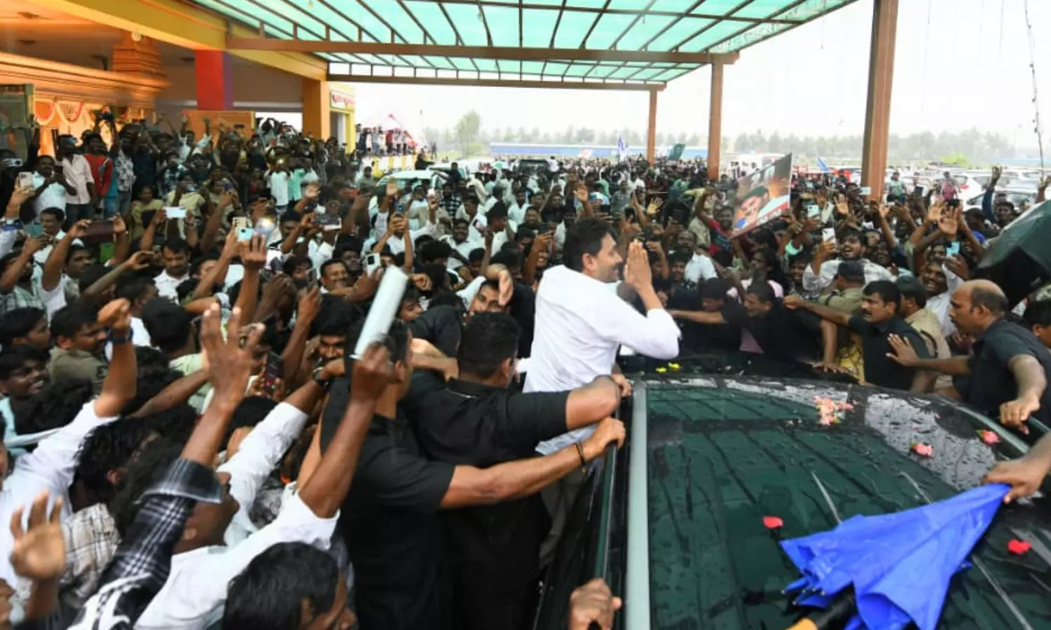 ys jagan is leaving for a visit to narsipatnam today