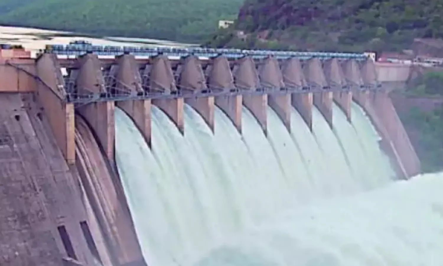 flood water reaches srisailam reservoir