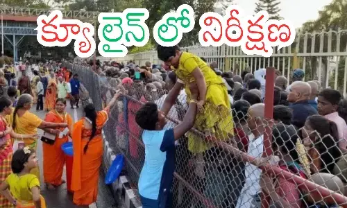 rush of devotees continues in tirumala