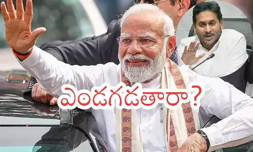 Prime Minister Narendra Modi addressing a crowd in Kurnool amid talks of possible criticism on Jagan’s rule.