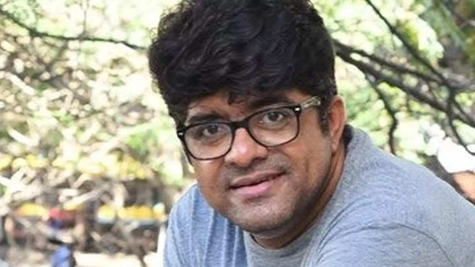 congress leaders file police complaint against actor srikanth iyengar