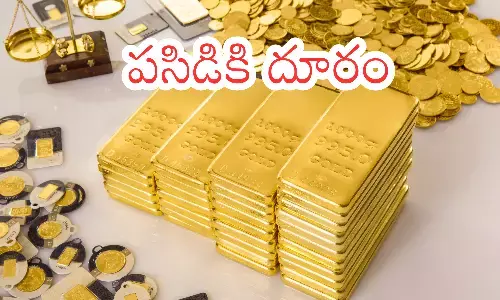 gold prices in the country fell slightly today