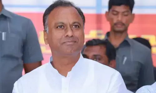 Komatireddy : కోమటిరెడ్డి కొత్త ట్విస్ట్.. ప్రభుత్వాన్ని ఇరకాటంలో పెట్టేందుకేనా?