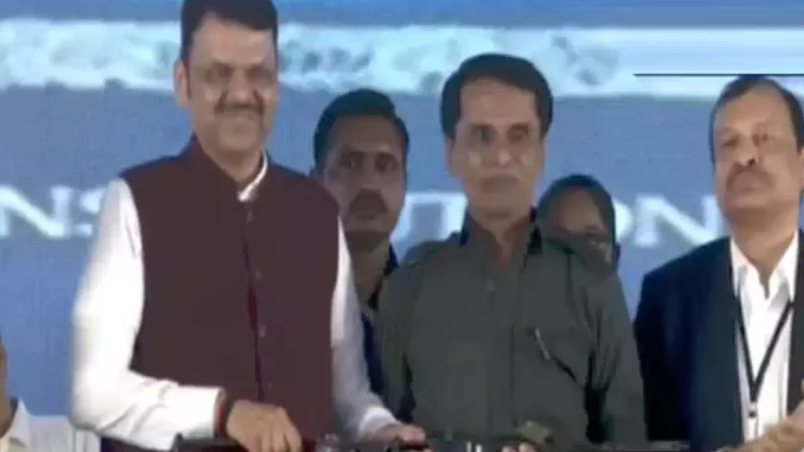 మల్లోజుల ఆయుధాలు ముఖ్యమంత్రికి అప్పగింత