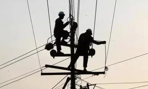 Andhra Pradesh : ఏపీలో విద్యుత్తు ఉద్యోగుల సమ్మె వాయిదా