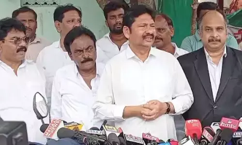 పోలీస్ కమిషనర్ కు జోగి రమేష్ ఫిర్యాదు