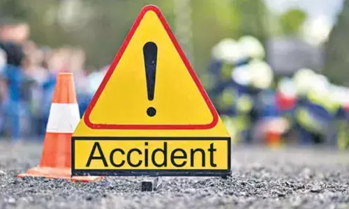 Road Accident : తెలంగాణలో ఘోర రోడ్డు ప్రమాదం.. ముగ్గురు  స్పాట్ డెడ్