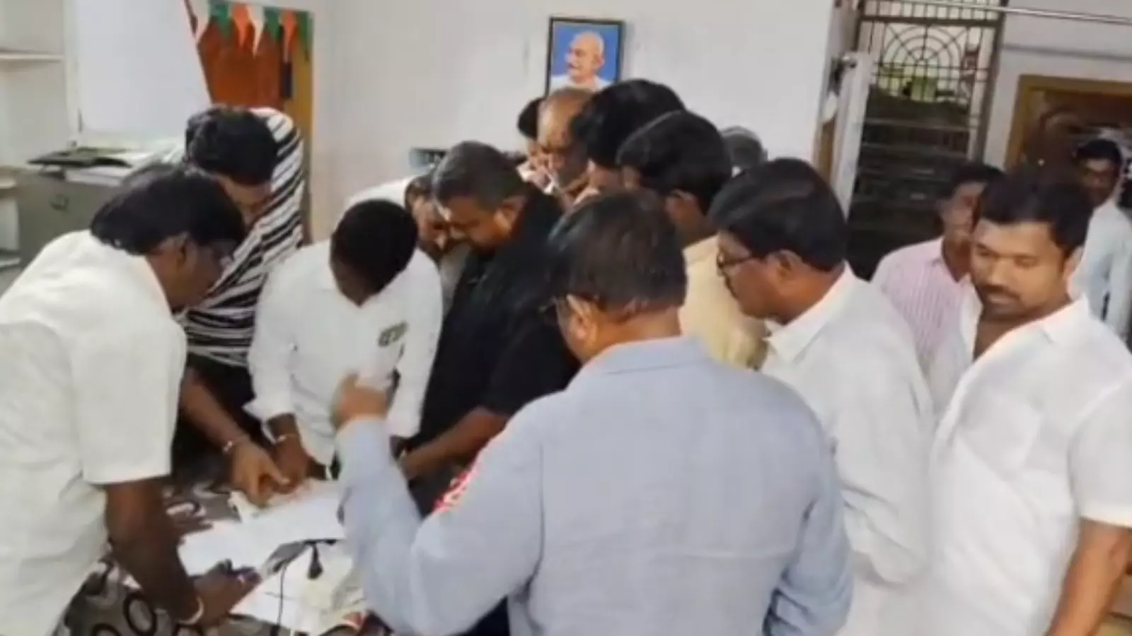 Andhra Pradesh : అనకాపల్లిలో మద్యం దుకాణాలు మూసివేత