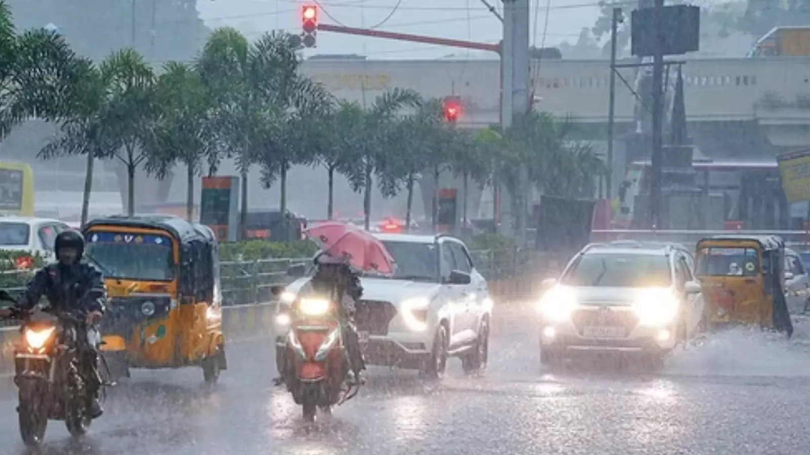 heavy rains are falling in tamil nadu