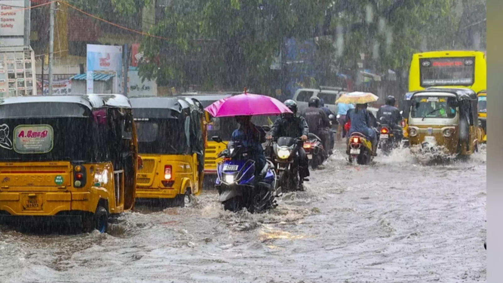 heavy rains are falling in tamil nadu