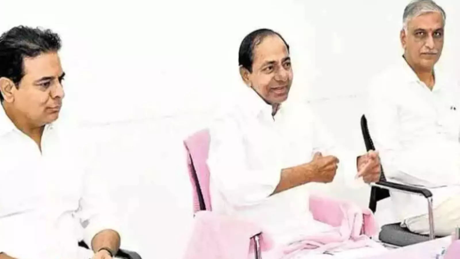 ex chief minister kcr met with ktr and harish rao