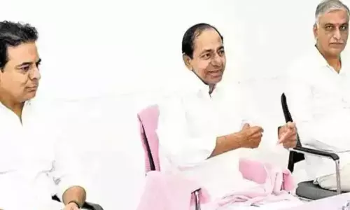 ex chief minister kcr met with ktr and harish rao