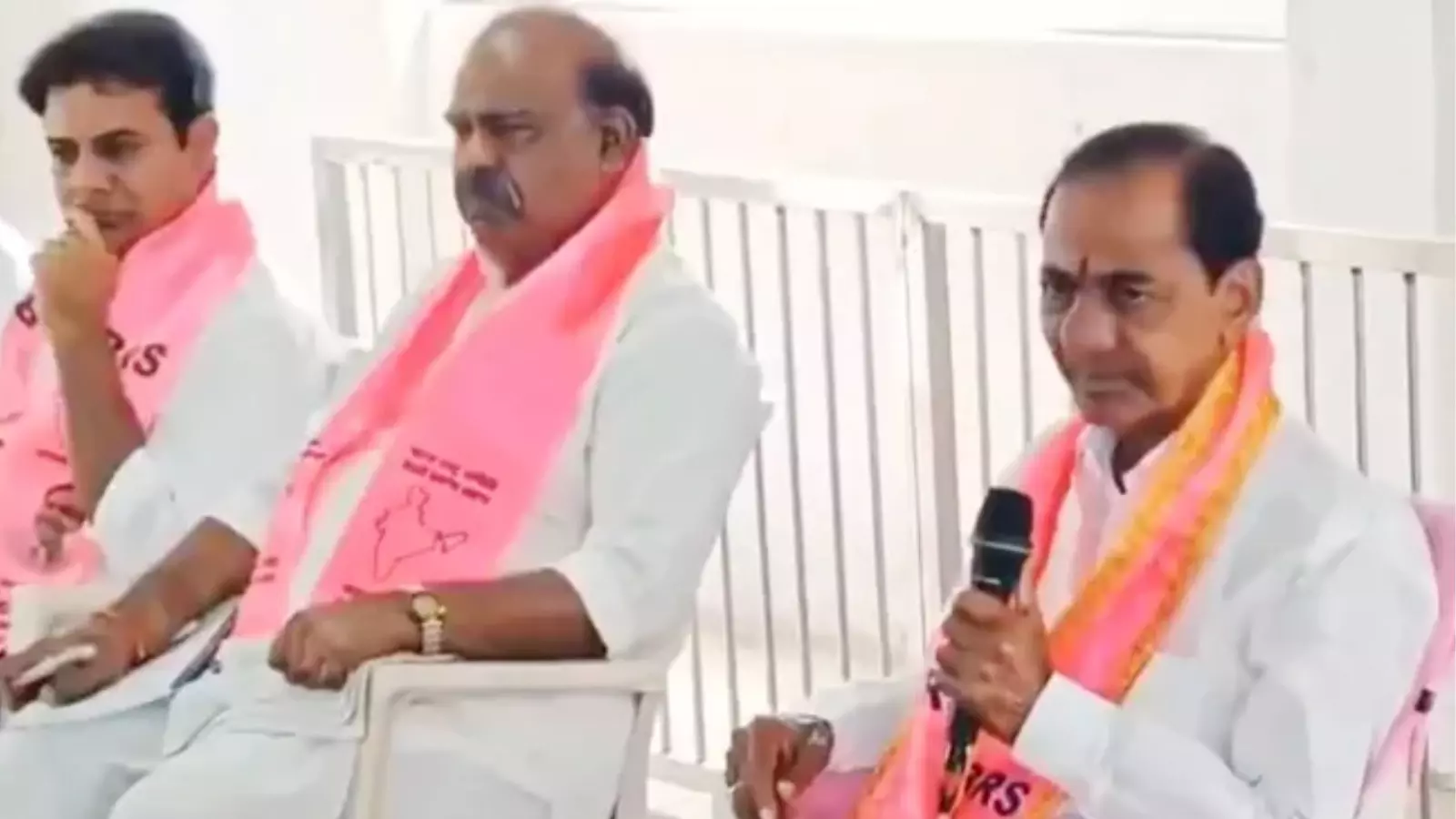 ex chief minister kcr is meeting with key leaders today