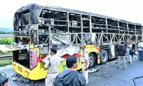 Telangana : విహారి ట్రావెల్స్ బస్సు మంటల్లో