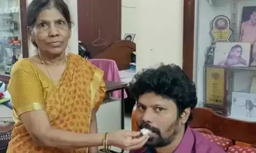 Bus Accident : బస్సు ప్రమాదంలో తల్లీకొడుకు మృతి