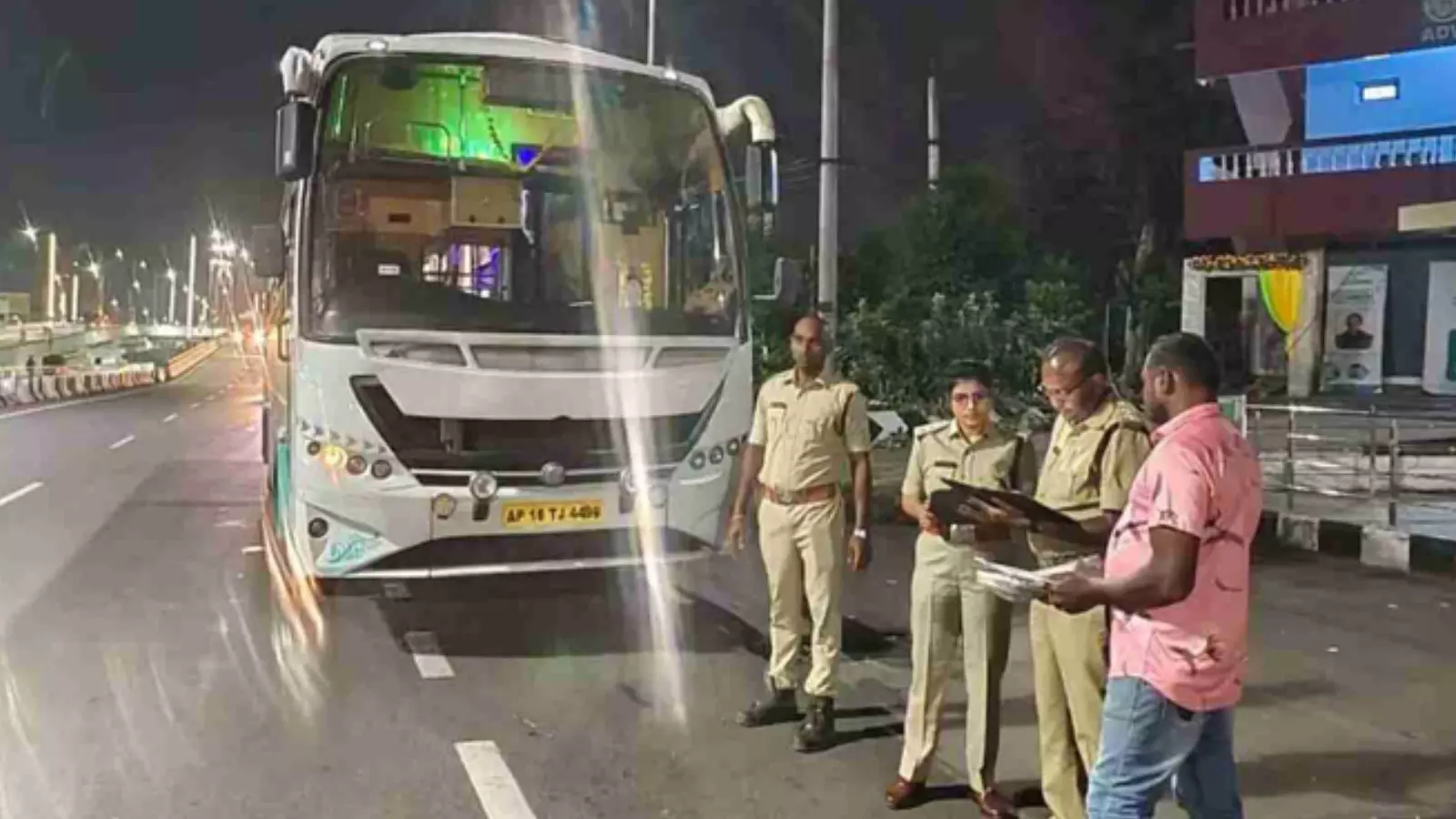 Telangana : ప్రయివేటు బస్సులపై రవాణా శాఖ దాడులు