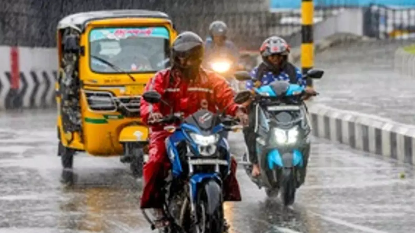 Cyclone Montha brings heavy rains to Tiruvallur district in Tamil Nadu Cyclone Montha brings heavy rains to Tiruvallur district in Tamil Nadu