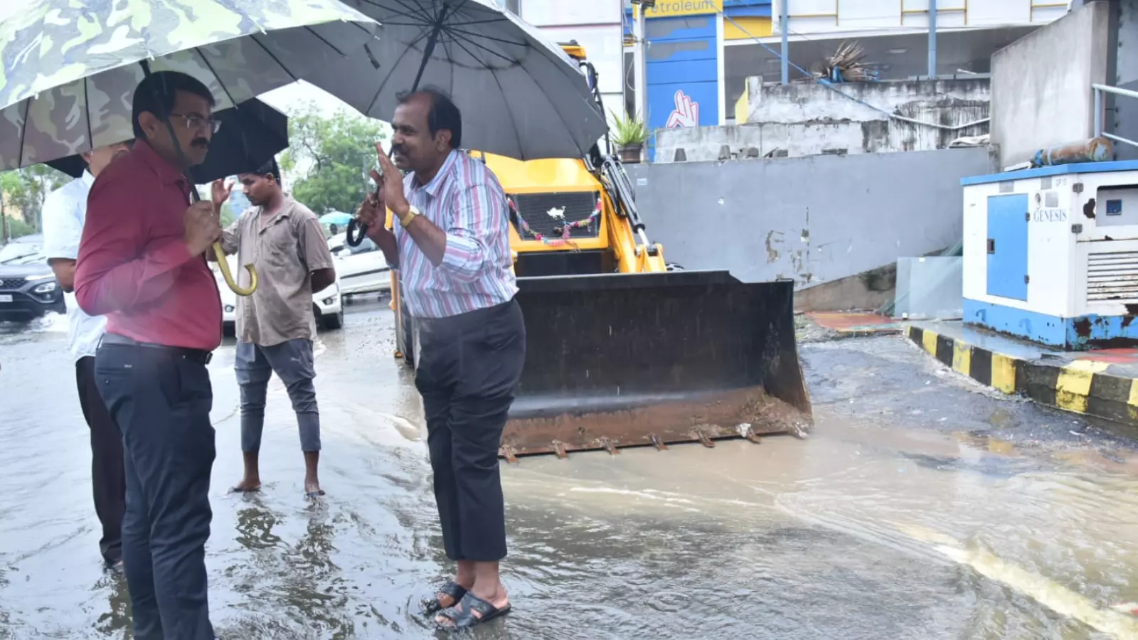 Montha Cyclone : ఉత్తరాంధ్రలో మొదలయిన భారీ వర్షాలు Montha Cyclone : ఉత్తరాంధ్రలో మొదలయిన భారీ వర్షాలు