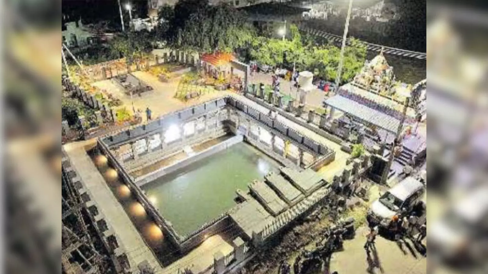 రుద్రమదేవి దిగిన బావిని బతికించారు రుద్రమదేవి దిగిన బావిని బతికించారు