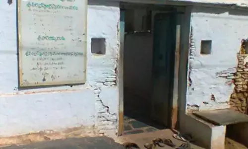 Kadapa : కూలిపోయిన  వీరబ్రహ్మేంద్రస్వామి ఇల్లు