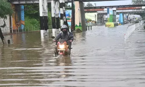 Cyclone Montha : మొంథా తుపాను ఎఫెక్ట్.. గుంటూరు జిల్లాలో రాకపోకలకు అంతరాయం