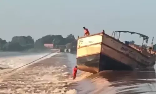 Nellore District : పెన్నా నది బ్యారేజీ వద్ద తప్పిన ప్రమాదం