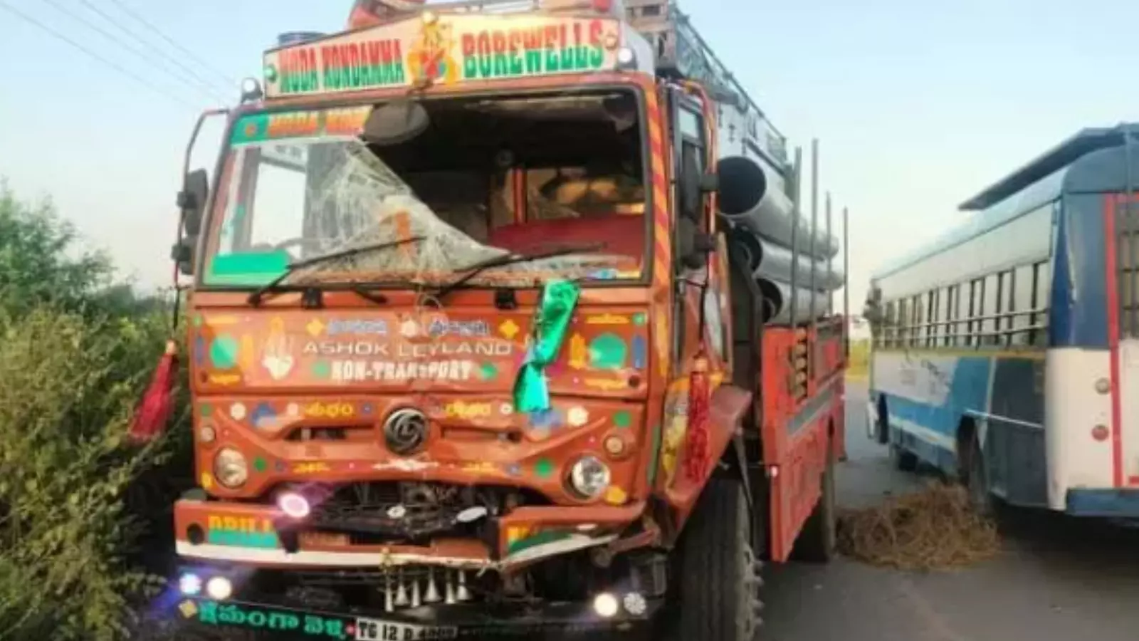 Road Accident : తెలంగాణలో ఘోర రోడ్డు ప్రమాదం.. ముగ్గురు స్పాట్ డెడ్