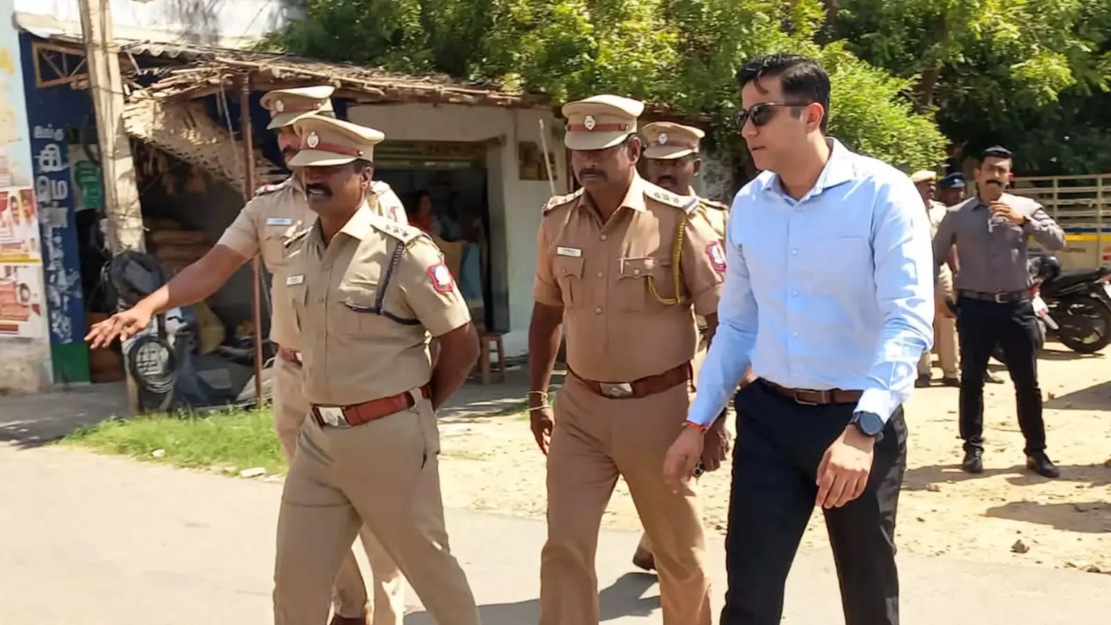 Tamilnadu : తమిళనాడులో సీబీఐ బృందం Tamilnadu : తమిళనాడులో సీబీఐ బృందం