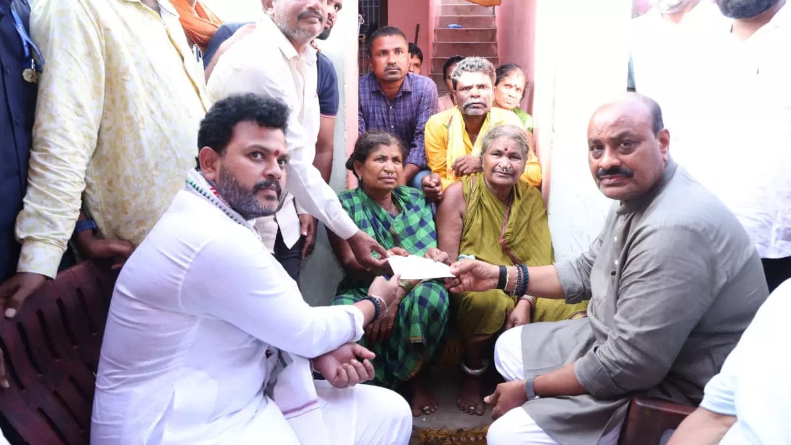 Andhra Pradesh : కుటుంబానికి పదిహేను లక్షల పరిహారం Andhra Pradesh : కుటుంబానికి పదిహేను లక్షల పరిహారం